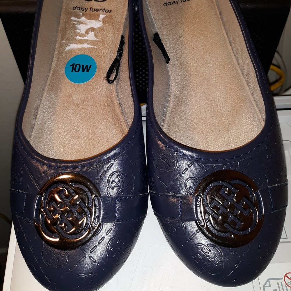 10W Navy Flats